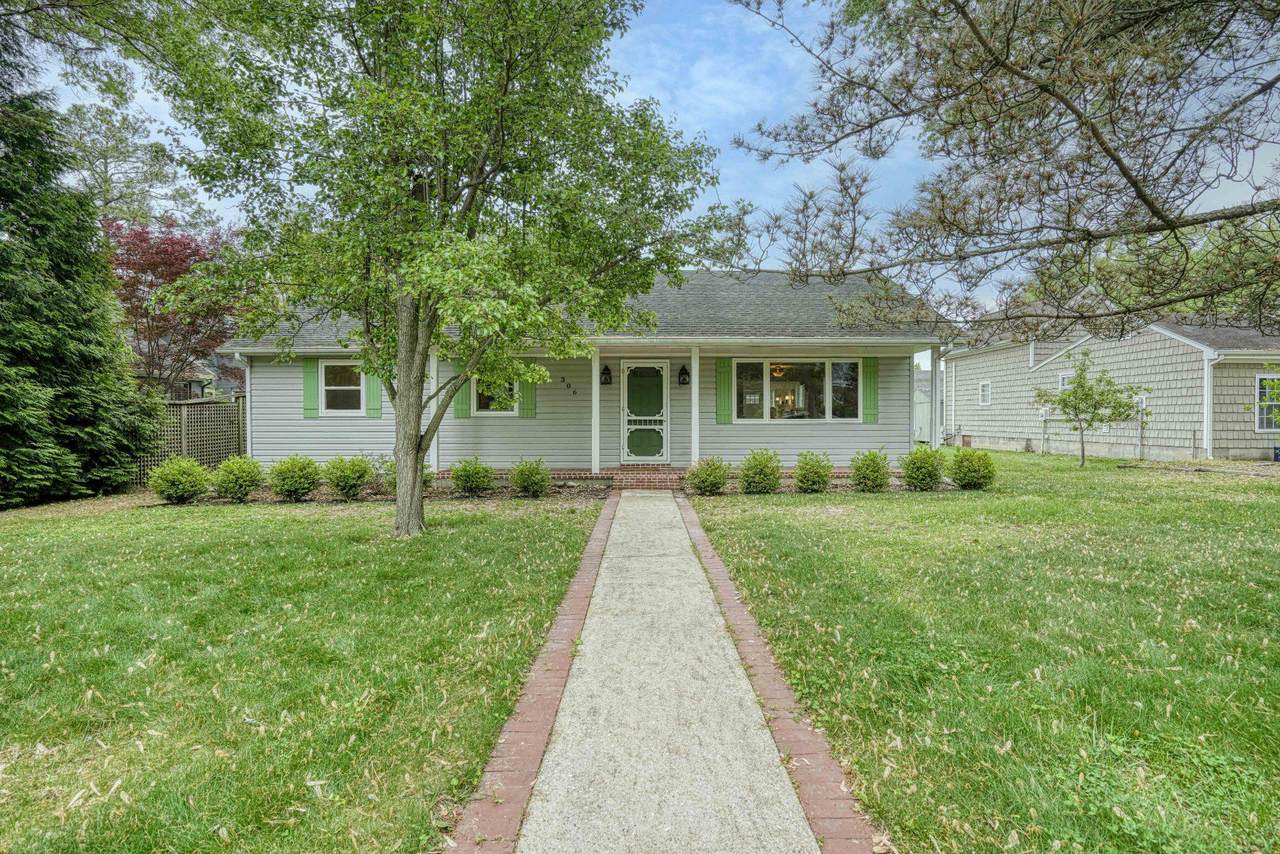 306 Oak Avenue - Photo 1