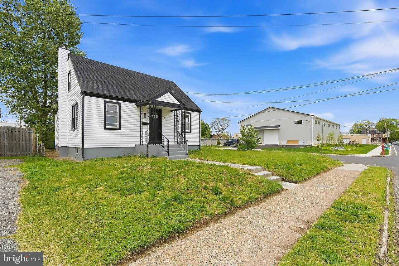 33 Morris Avenue - Photo 1