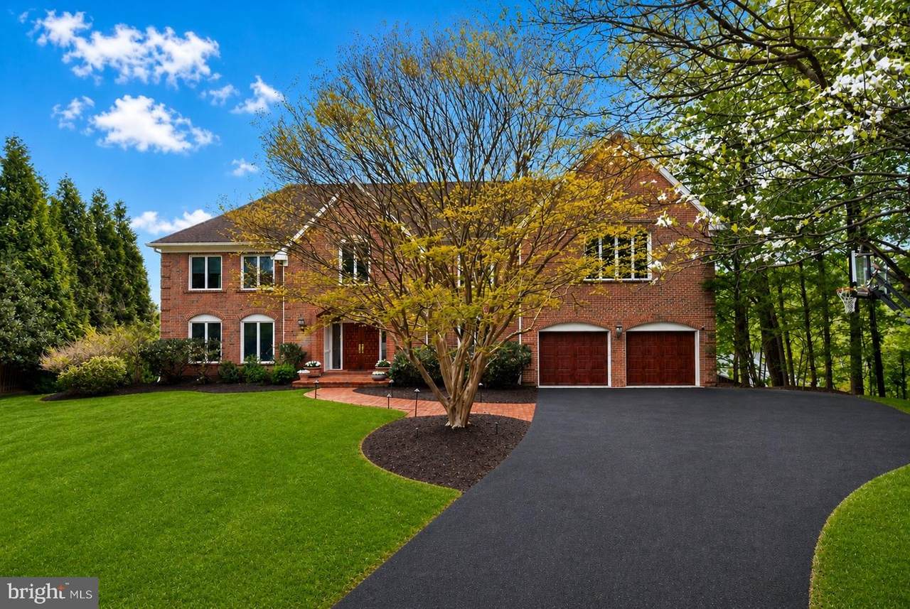 8601 Split Oak Circle - Photo 1