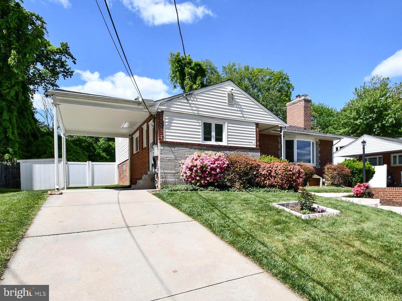 9823 Singleton Drive - Photo 1