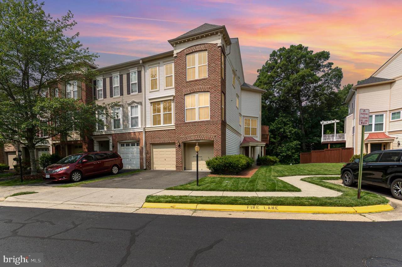 43095 Hunters Green Square - Photo 1