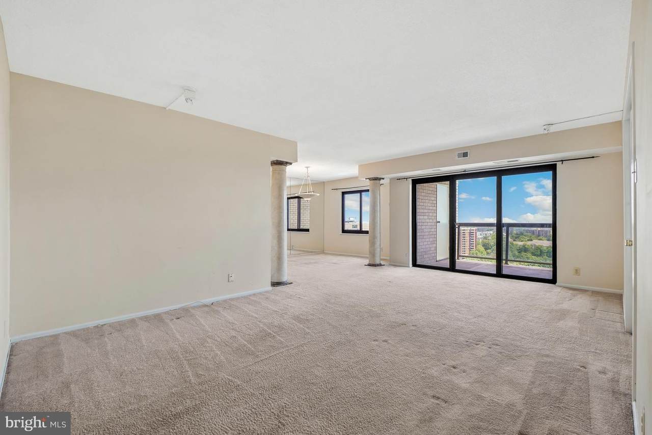 205 Yoakum Parkway - Photo 1