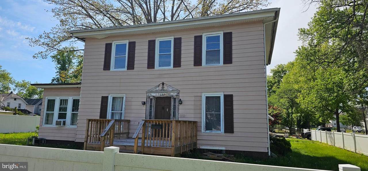 222 East Avenue - Photo 1