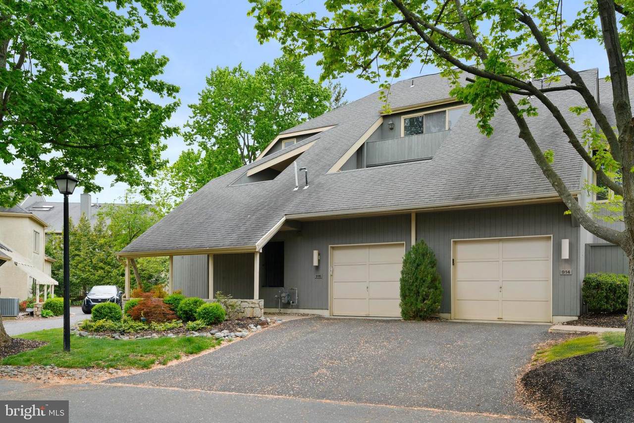 916 Chanticleer - Photo 1