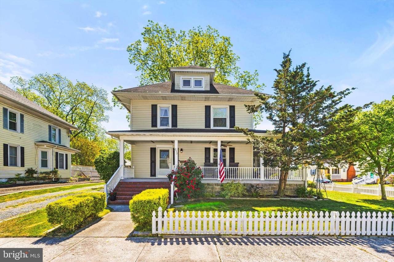 213 6TH Street - Photo 1