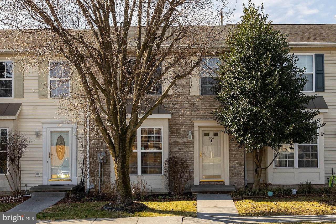 304 Chatham Square - Photo 1