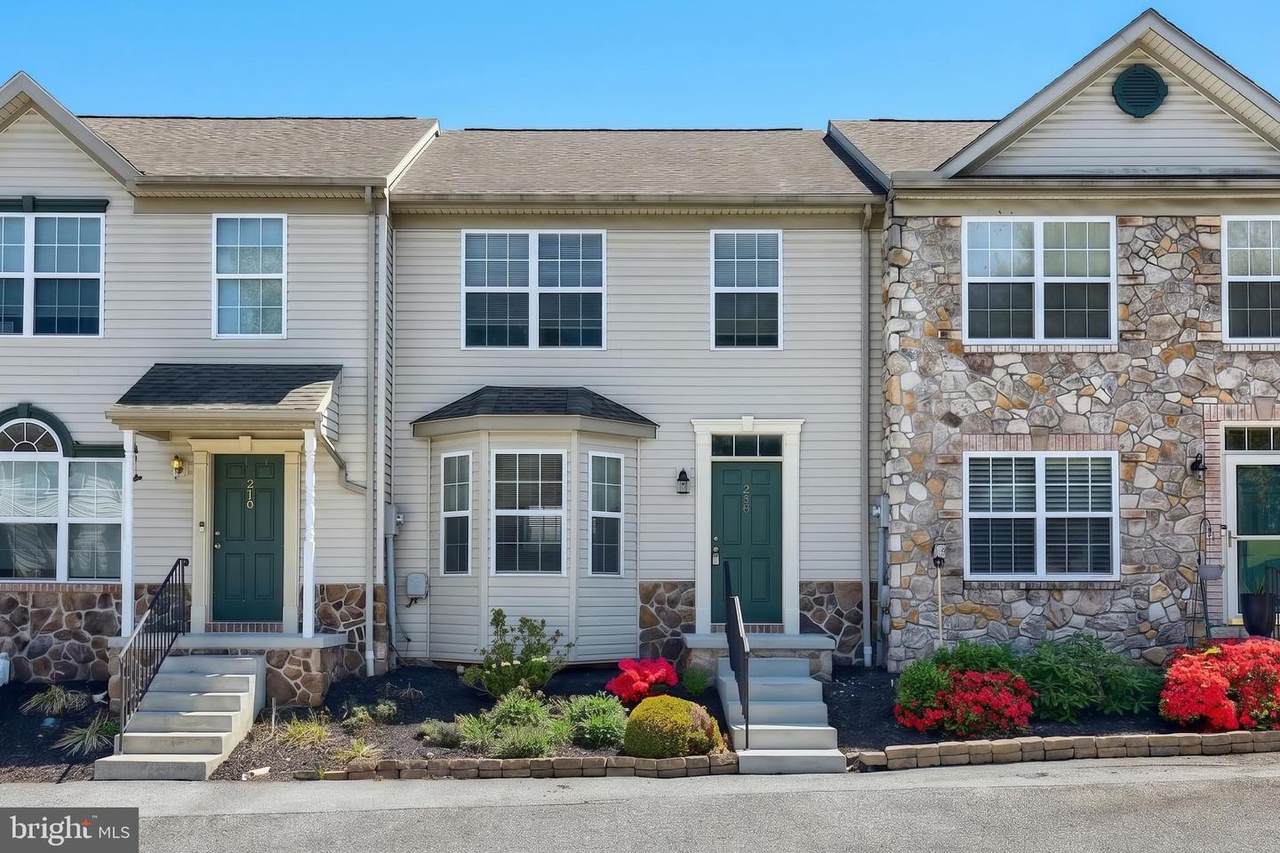208 Royal Drive - Photo 1