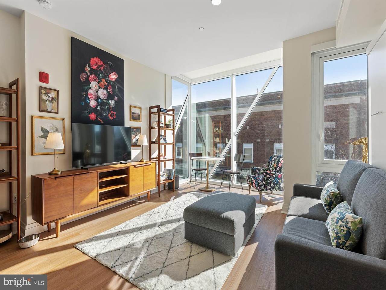 923 V Street - Photo 1