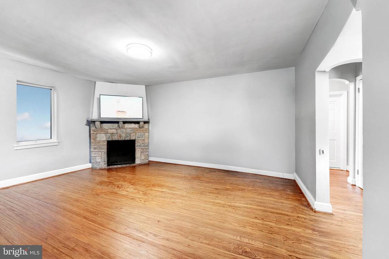 https://bt-photos.global.ssl.fastly.net/brightmls/1280_boomver_1_804879906172-2.jpg