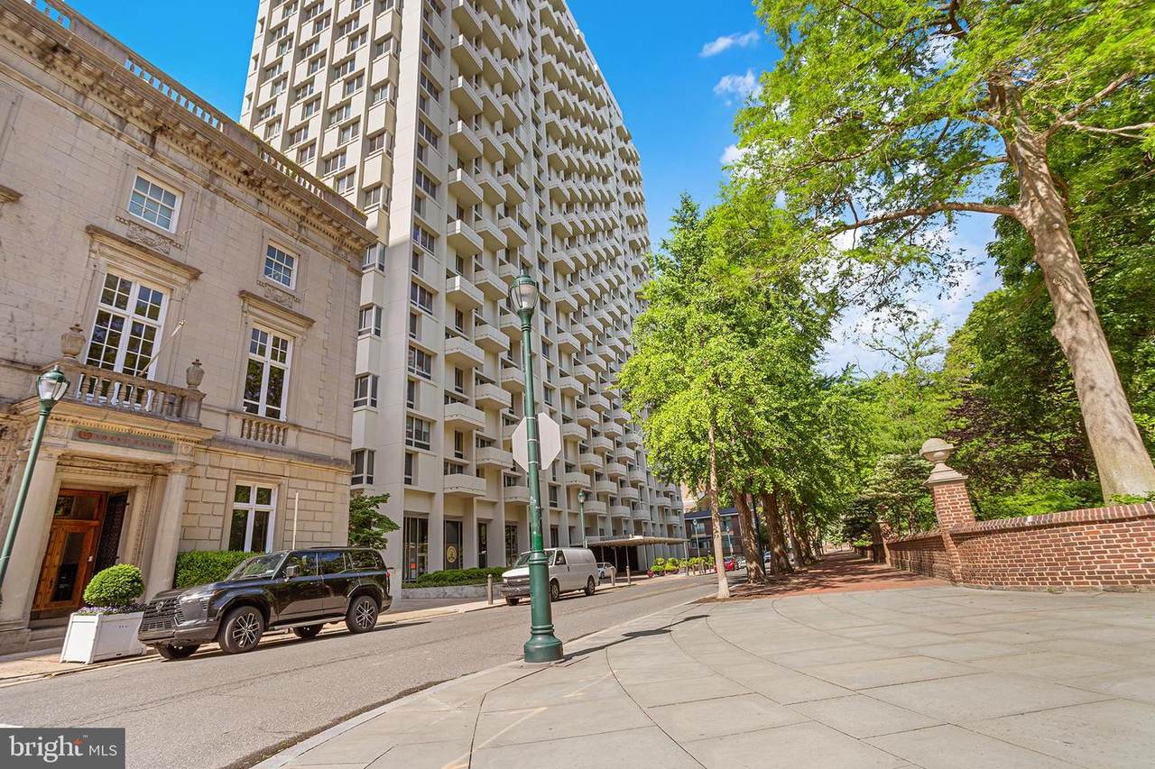 604-36 Washington Square - Photo 1