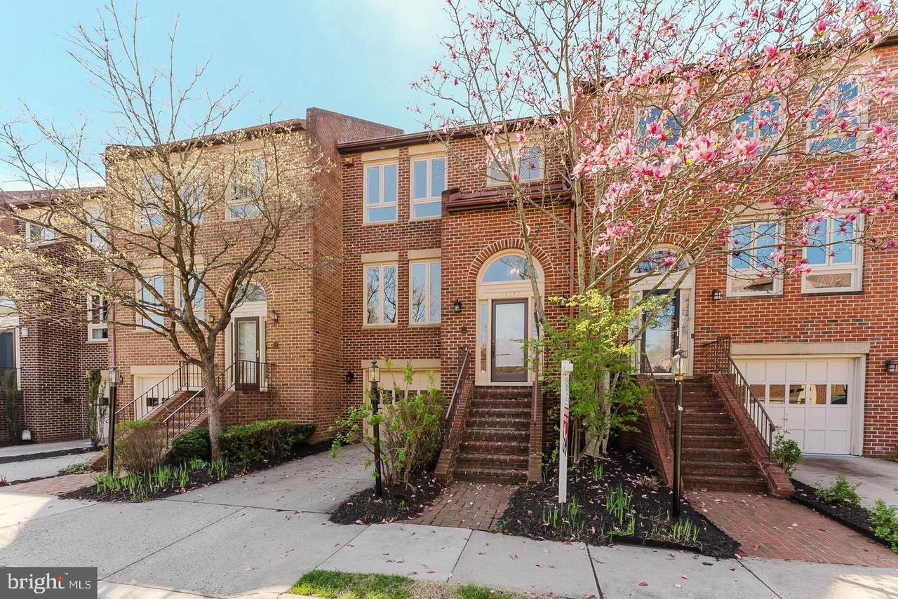 10151 Turnberry Place - Photo 1