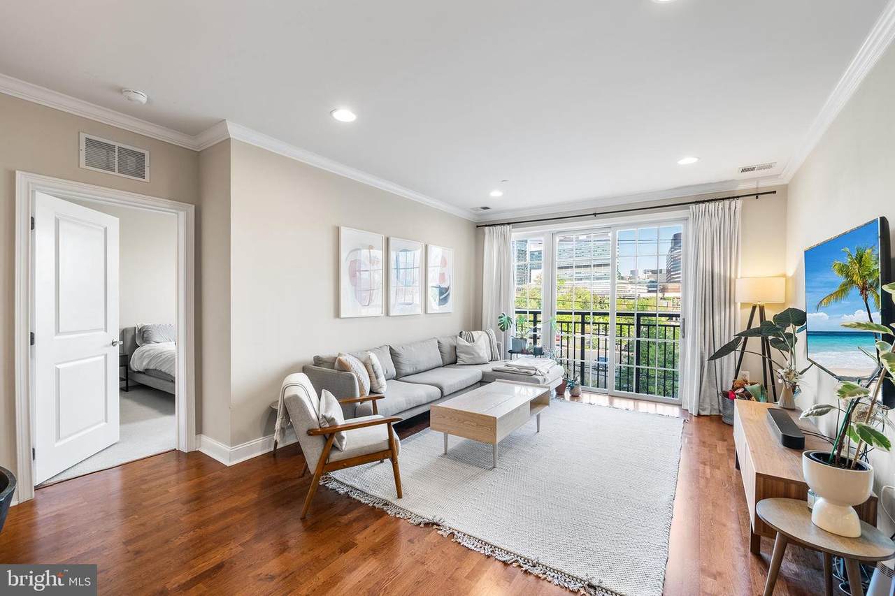 700 Commodore Court - Photo 1