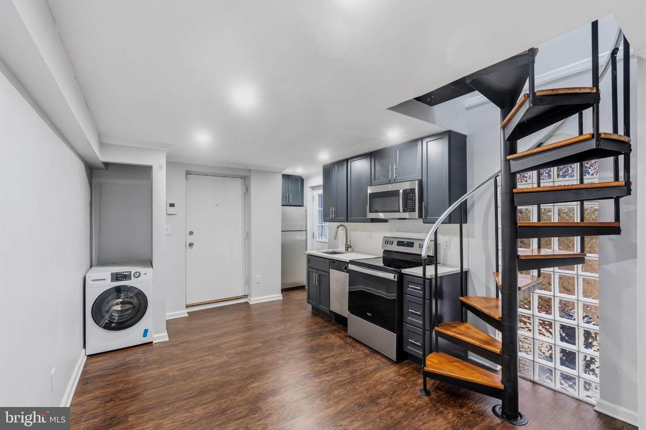335 12TH Street - Photo 1