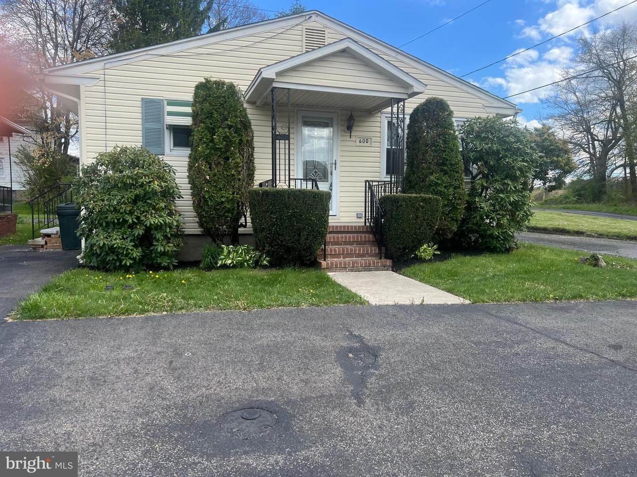 600 Altamont Boulevard - Photo 1