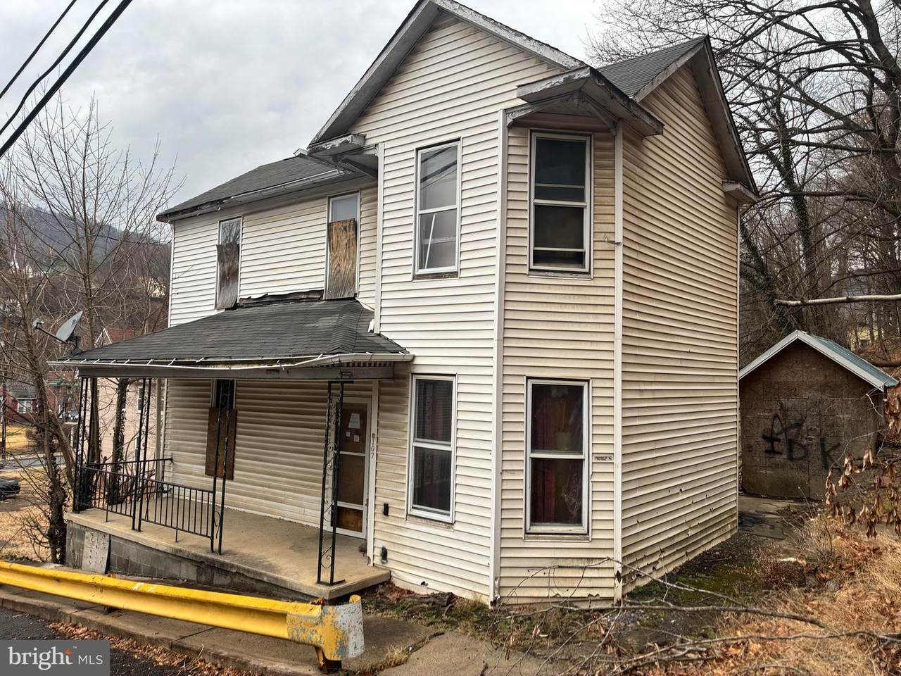 107 Oakview Drive - Photo 1
