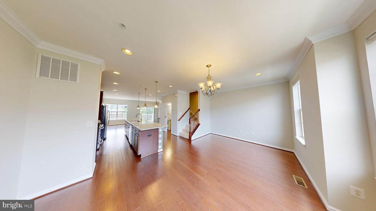 https://bt-photos.global.ssl.fastly.net/brightmls/1280_boomver_1_804903558480-2.jpg