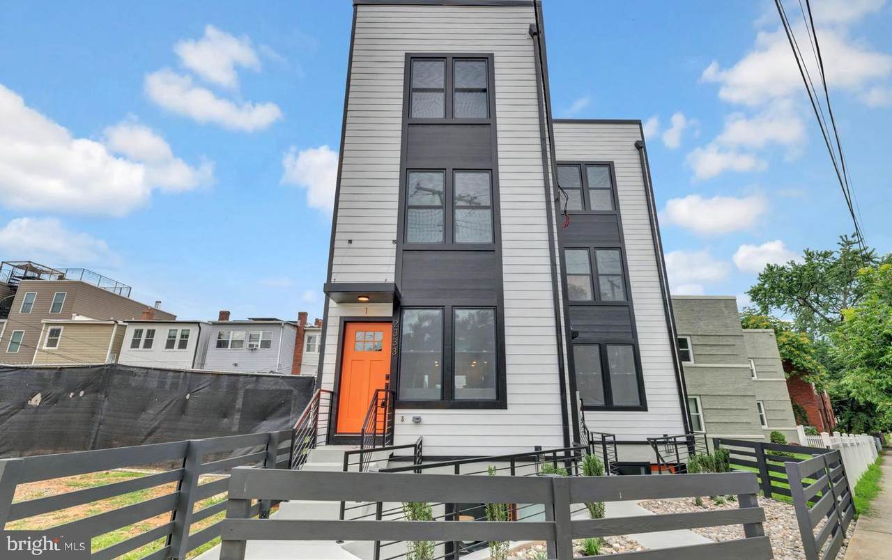 2333 Fairlawn Avenue - Photo 1