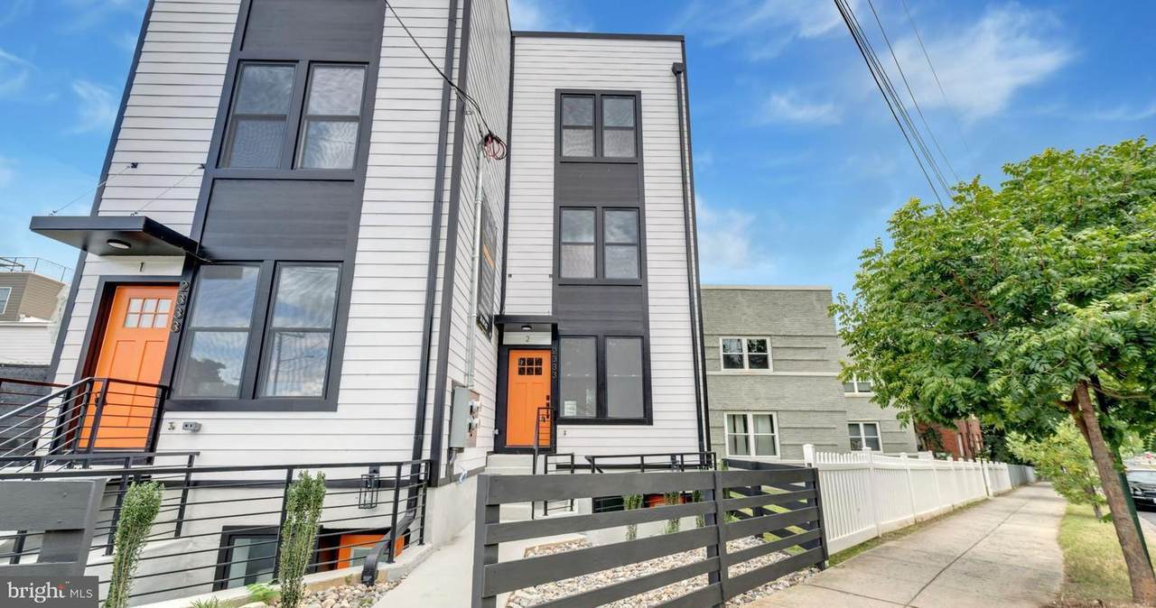 2333 Fairlawn Avenue - Photo 1