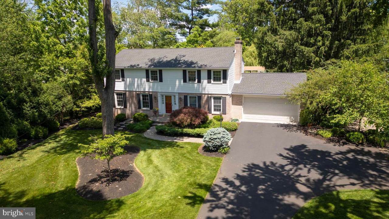 114 Rosewood Drive - Photo 1