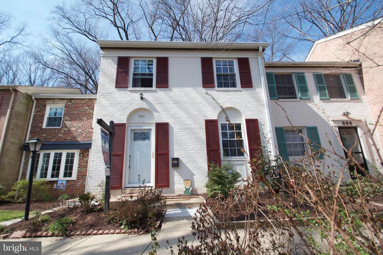 886 Azalea Drive - Photo 1