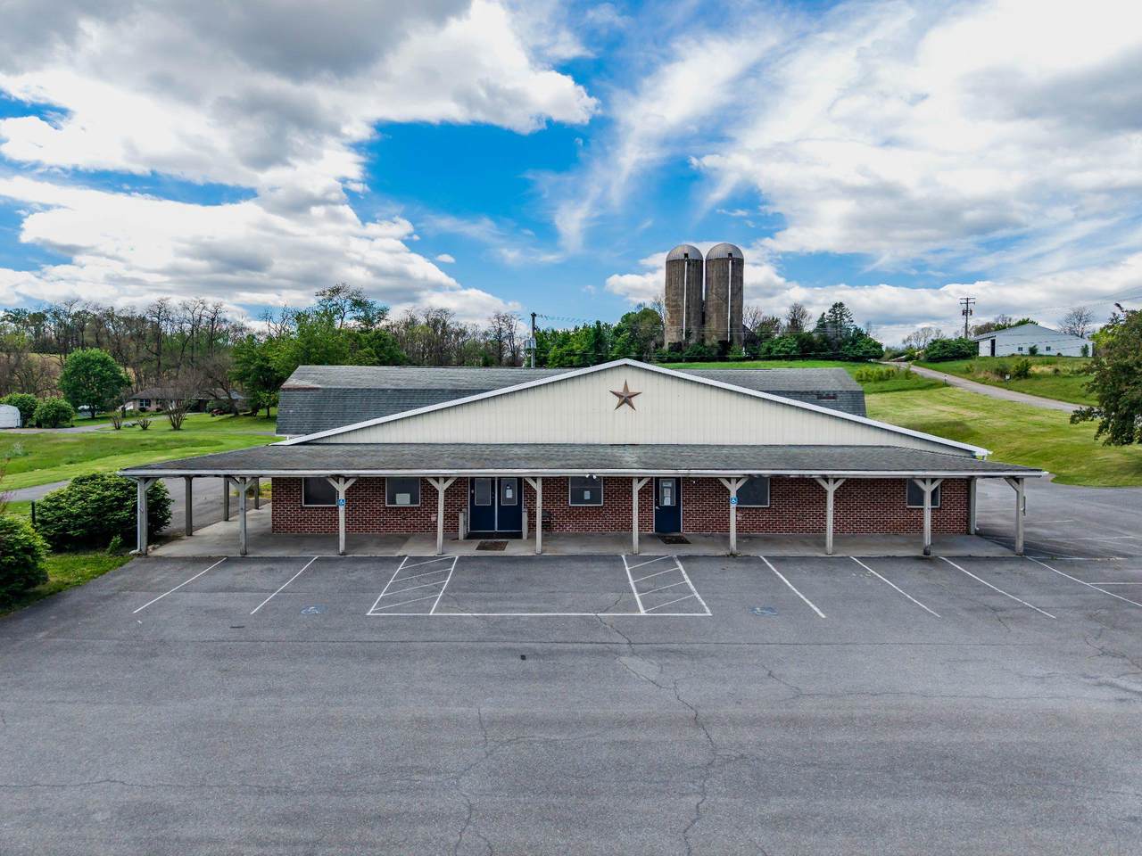 1446 Holly Pike - Photo 1
