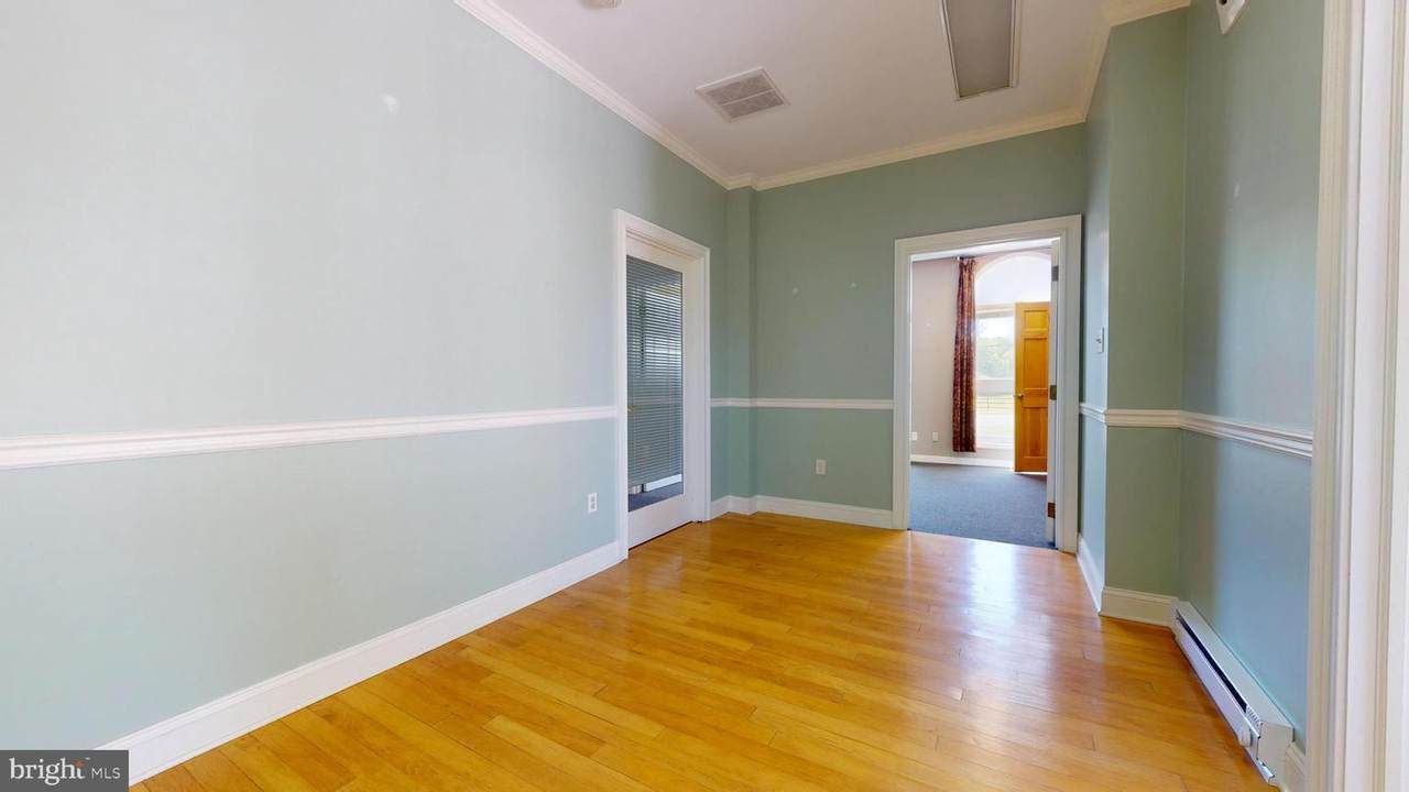 https://bt-photos.global.ssl.fastly.net/brightmls/1280_boomver_1_804923044306-2.jpg