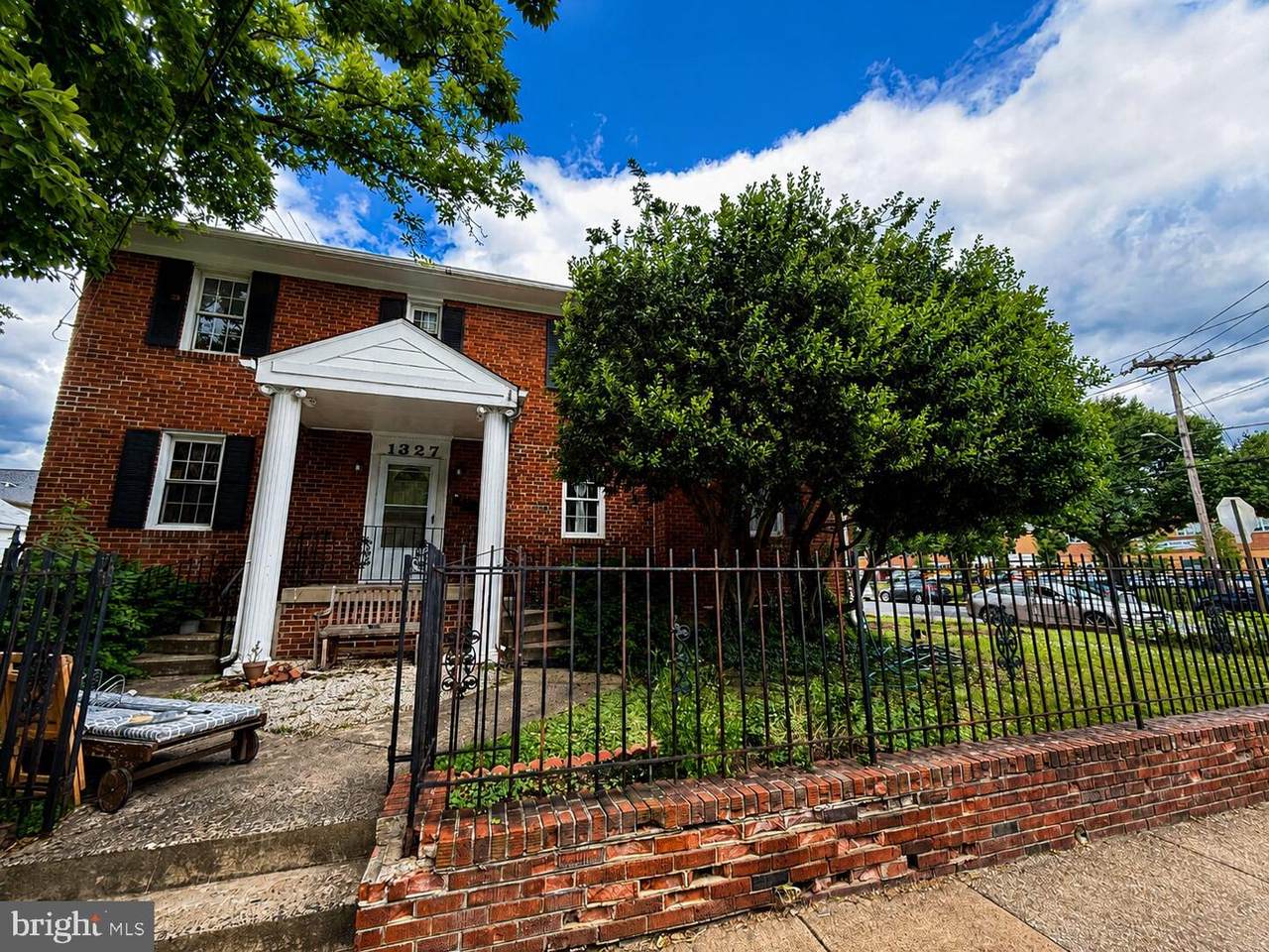 1327 Queen Street - Photo 1