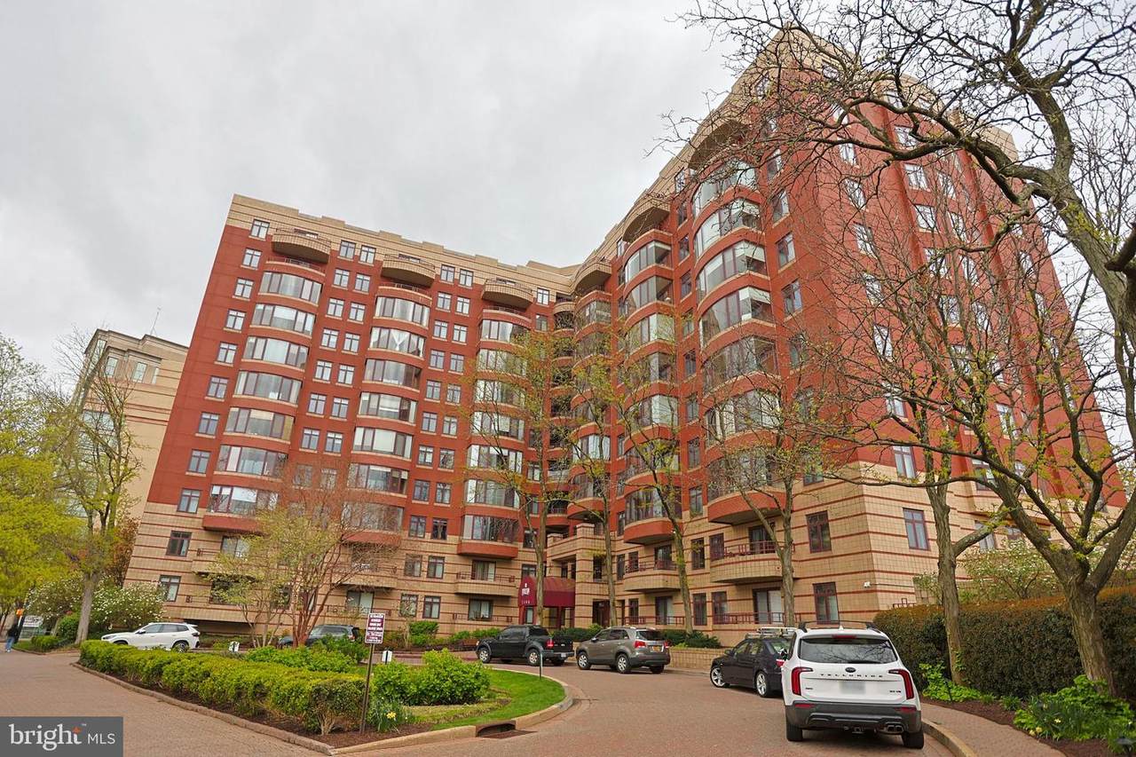2400 Clarendon Boulevard - Photo 1