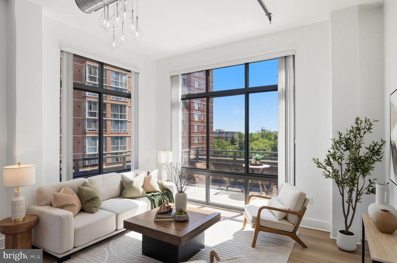 520 John Carlyle Street - Photo 1