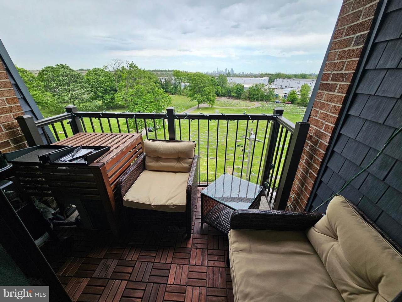 700 Schuyler Ave - Photo 1