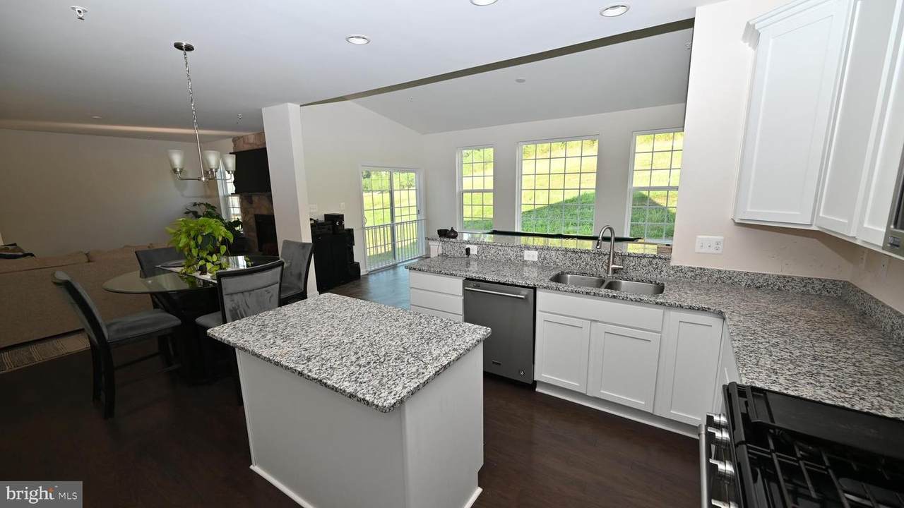 https://bt-photos.global.ssl.fastly.net/brightmls/1280_boomver_1_804929225294-2.jpg