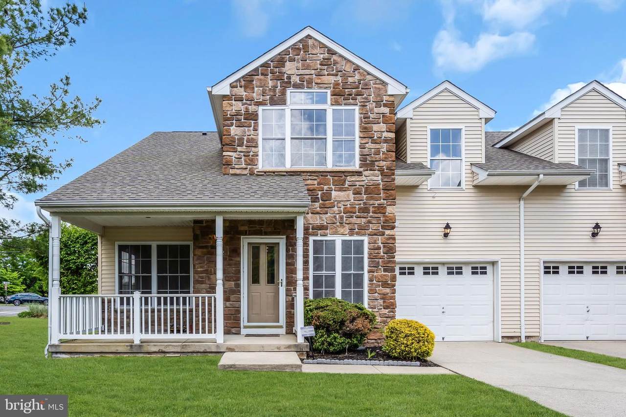 32 Charles Circle - Photo 1