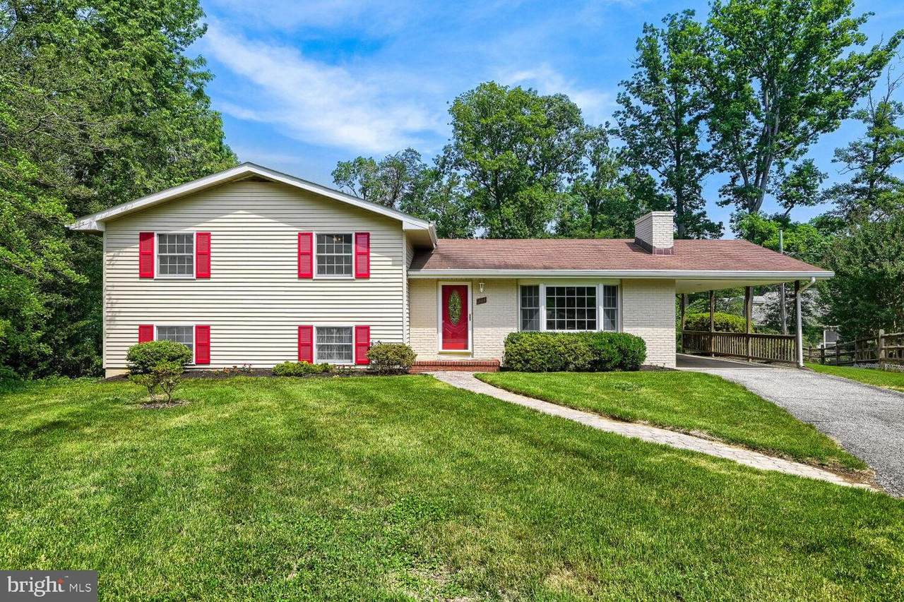 304 Pine Circle - Photo 1