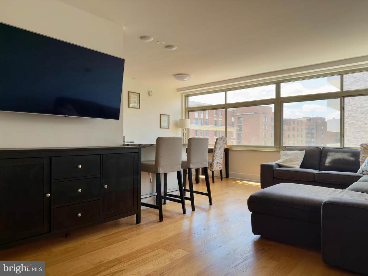 2401 H Street - Photo 1