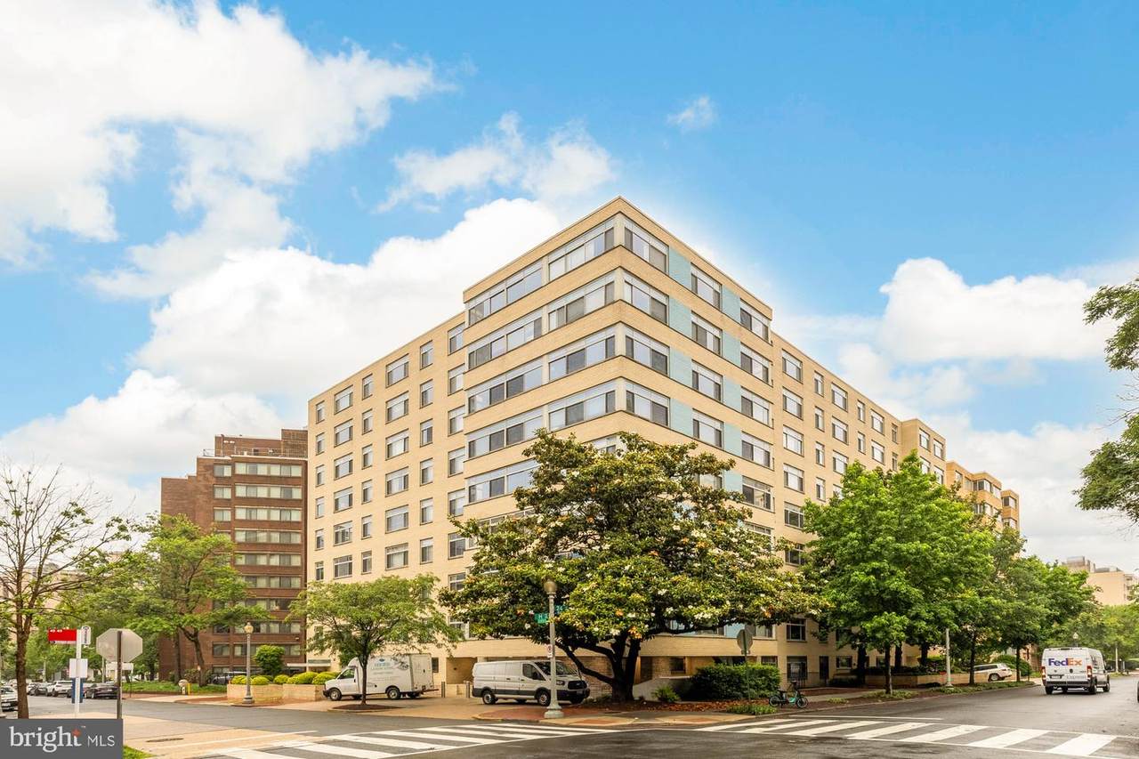 2401 H Street - Photo 1