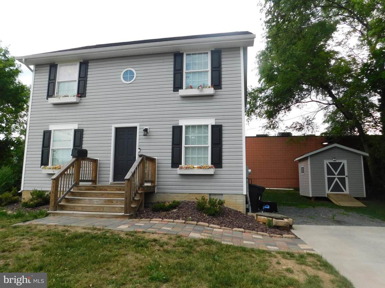 916 Loudoun Street - Photo 1
