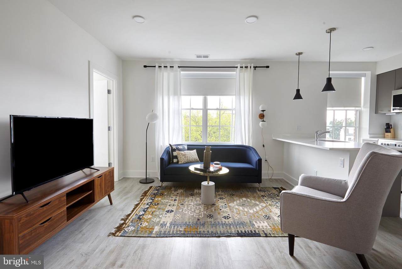 816 Potomac Avenue - Photo 1