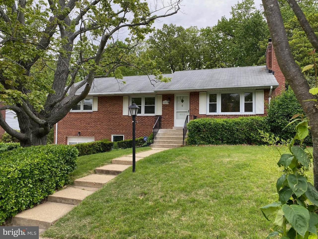809 Ashton Street - Photo 1