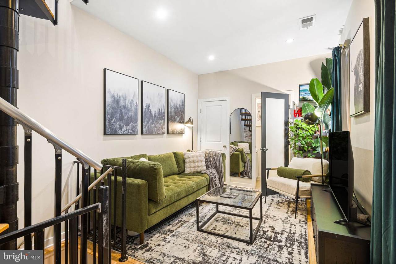 411 Carlisle Street - Photo 1