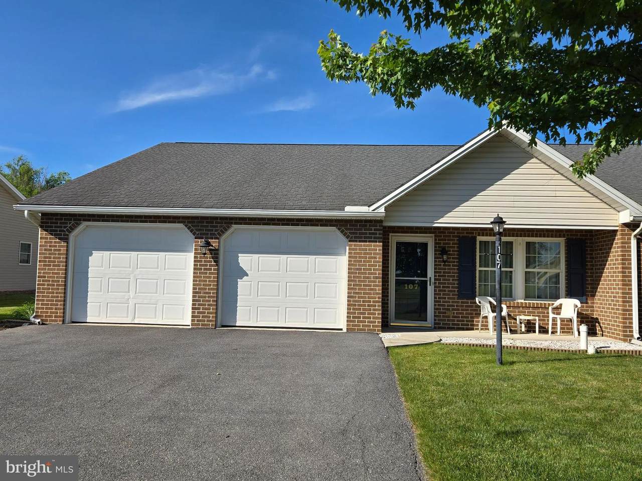 107 Central Way - Photo 1