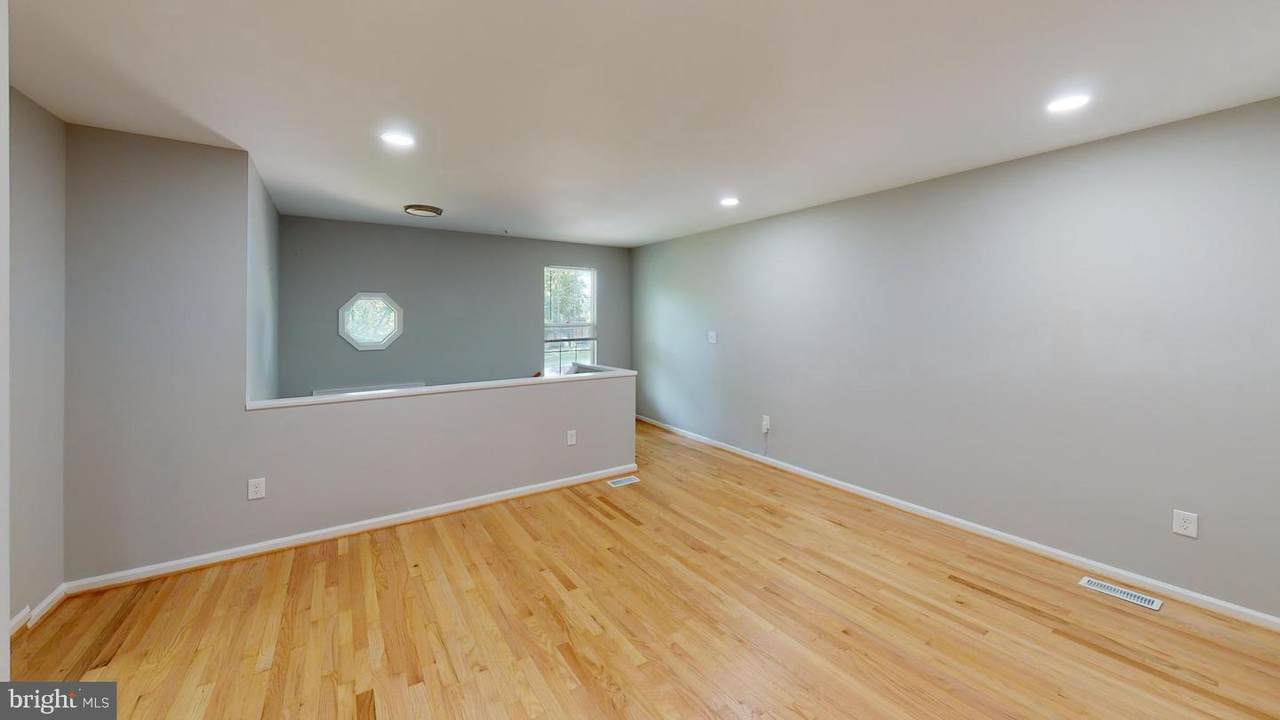 https://bt-photos.global.ssl.fastly.net/brightmls/1280_boomver_1_804958463514-2.jpg