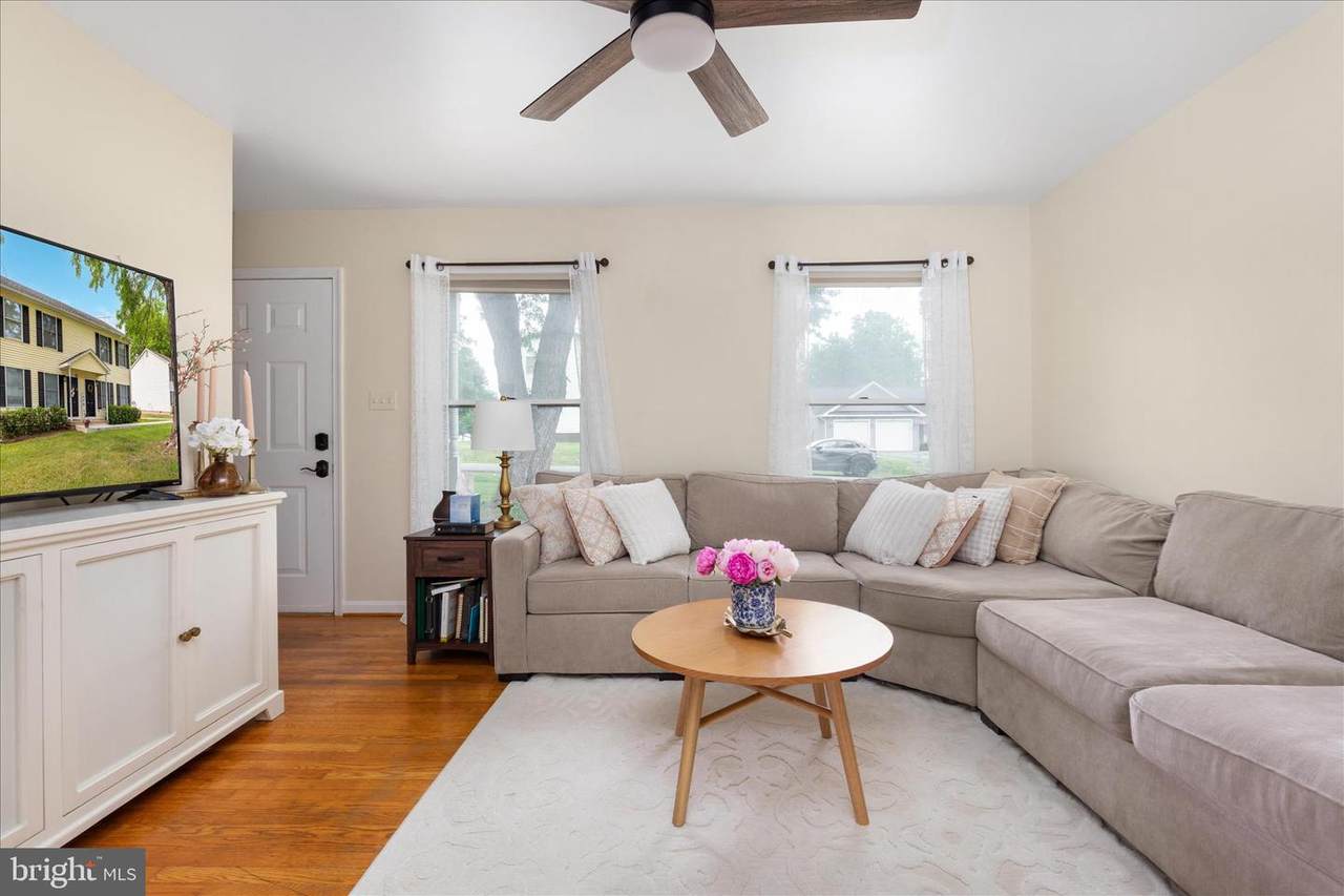https://bt-photos.global.ssl.fastly.net/brightmls/1280_boomver_1_804958933144-2.jpg