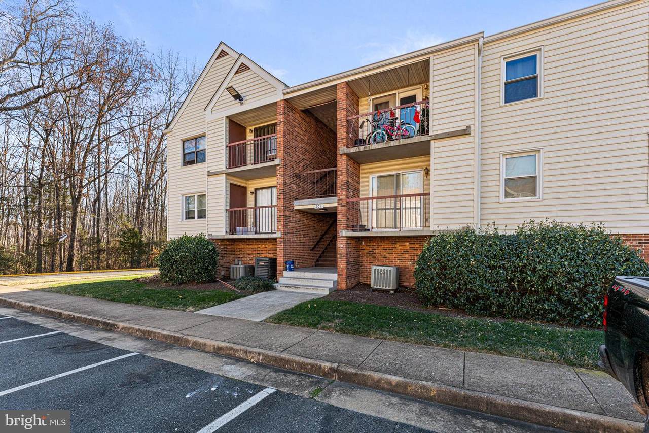 202 Chesterfield Lane - Photo 1