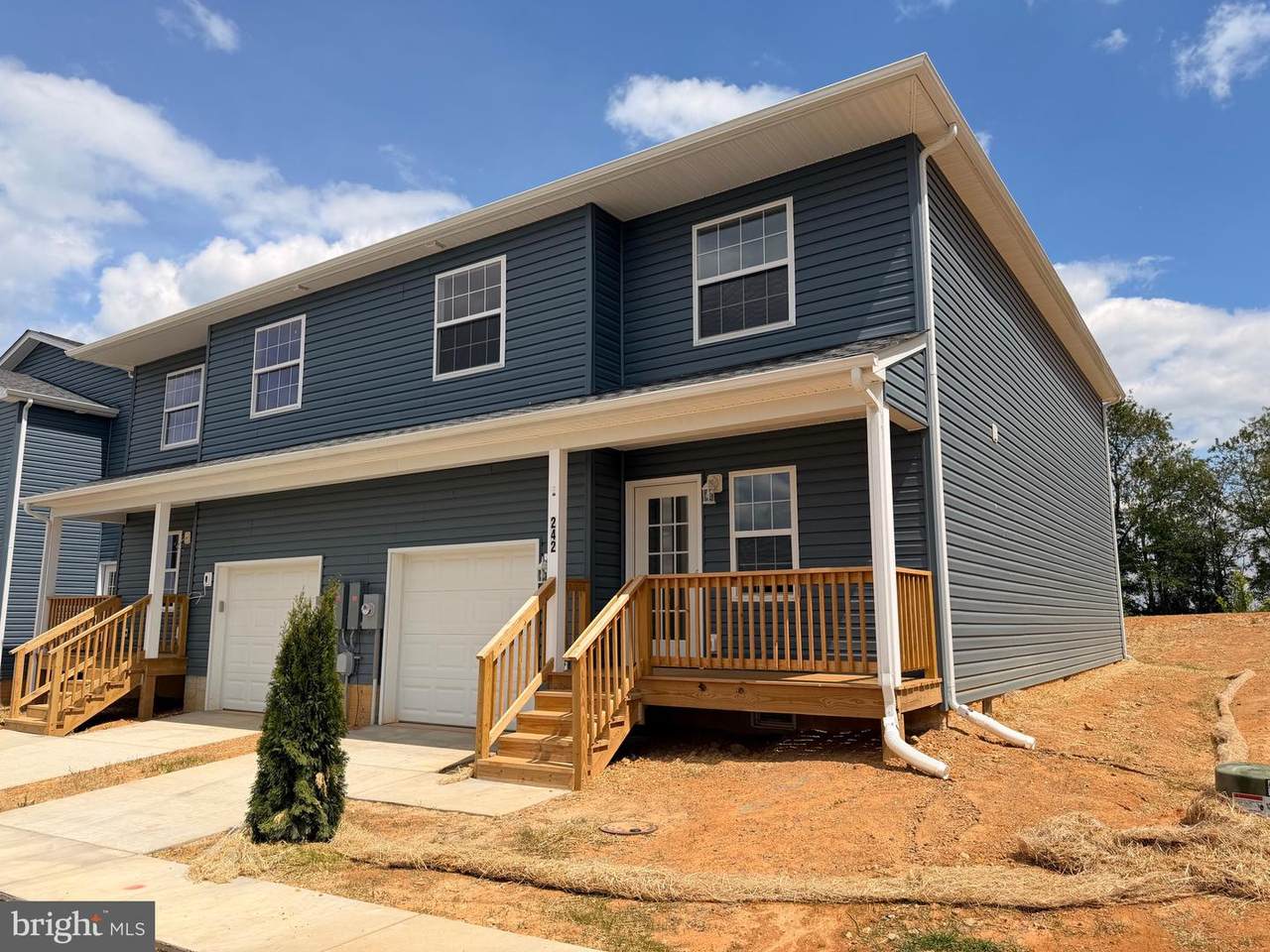 242 Parkside - Photo 1