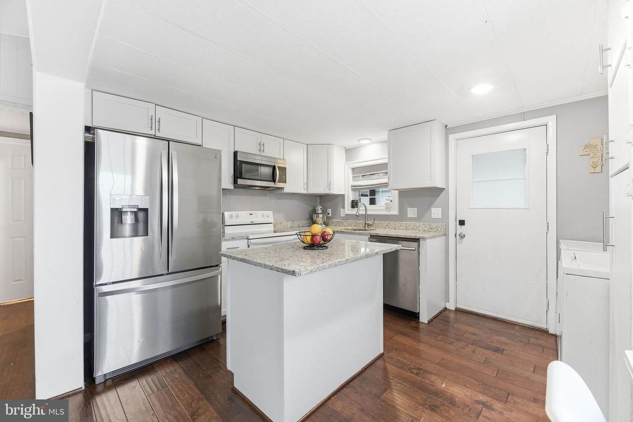9132 Goldenrod Lane - Photo 1