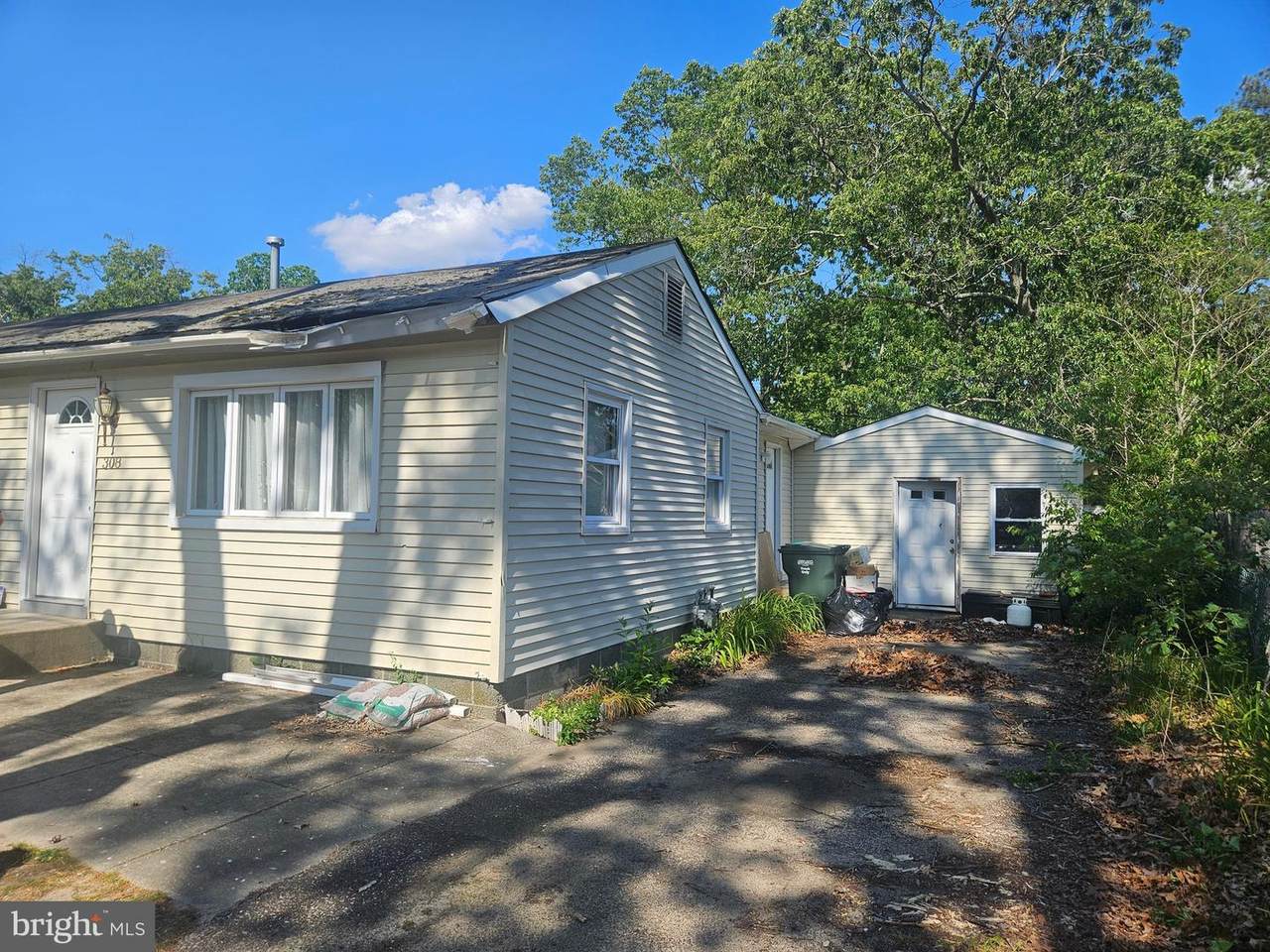 308 Sherwood Drive - Photo 1