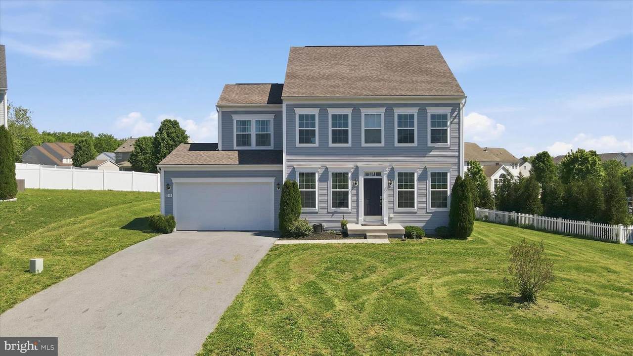 1035 Calvert Circle - Photo 1