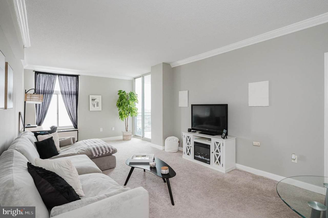 28 Allegheny Avenue - Photo 1