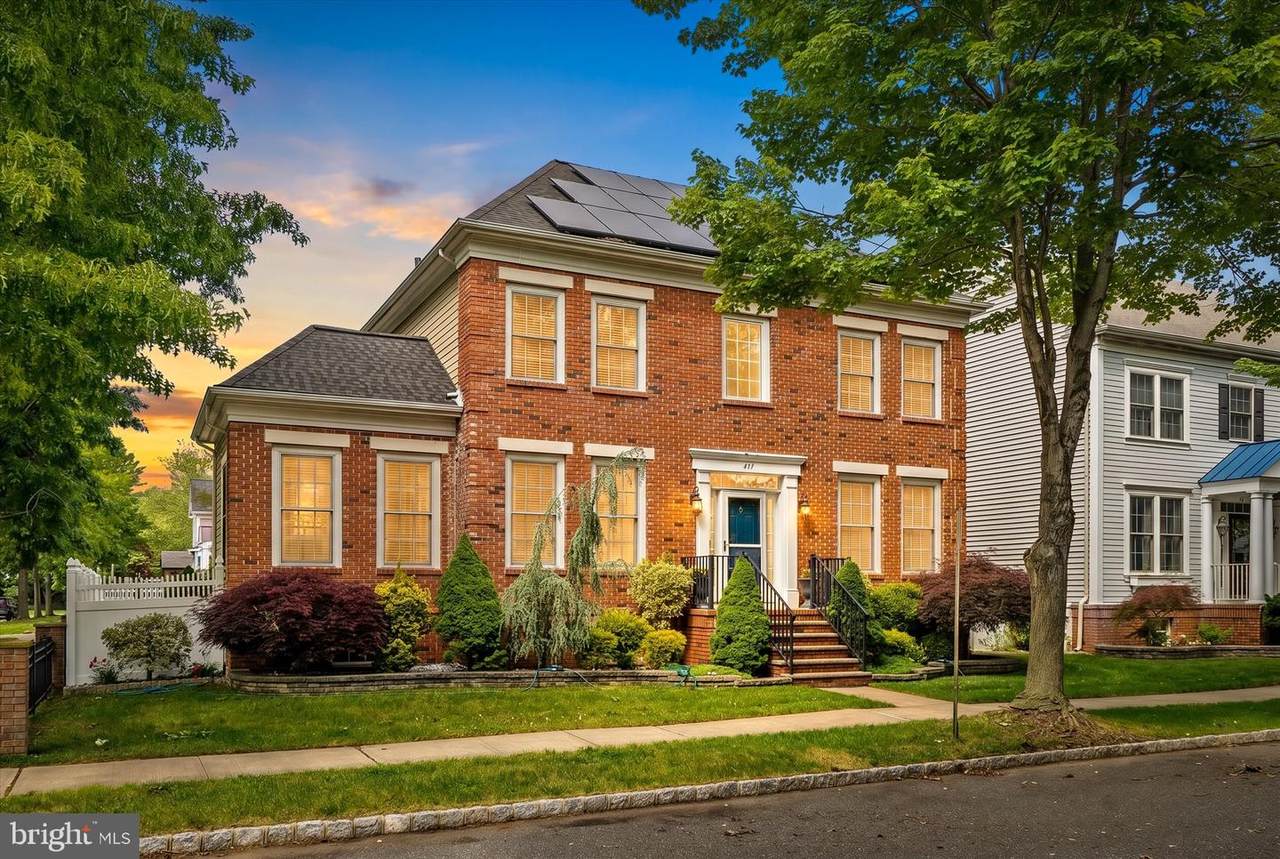 247 Garden Pl - Photo 1