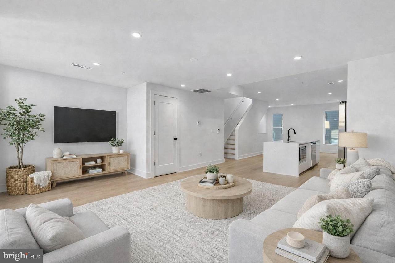 635 7TH Street - Photo 1